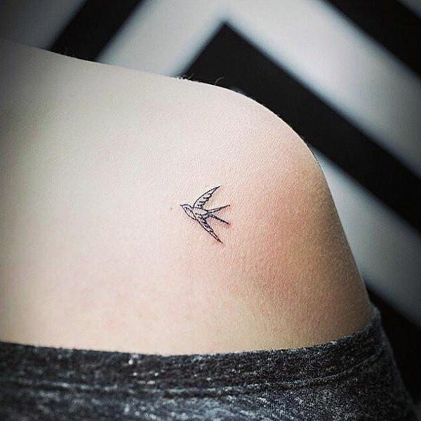 niellä tatuointi tatuoinnit naiset olkapään tatuointi