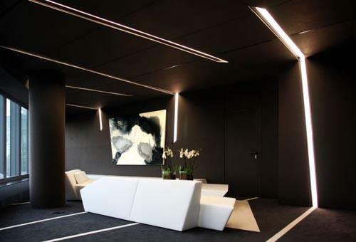 mustavalkoinen sisustus toimistovalaistus innovatiivinen seinämaalaus
