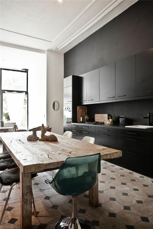 musta seinän väri elävät ideat keittiö maalaismainen ruokapöytä viileät keittiön tuolit