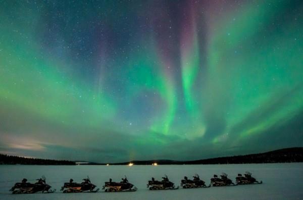 Ruotsin revontulit näkevät moottorikelkan