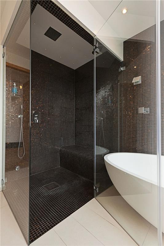 ruotsalainen parvi huoneisto tyylikäs kylpyamme musta mosaiikki