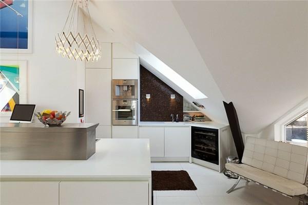 ruotsalainen parvi huoneisto tyylikäs valkoinen keittiö sohva nahka