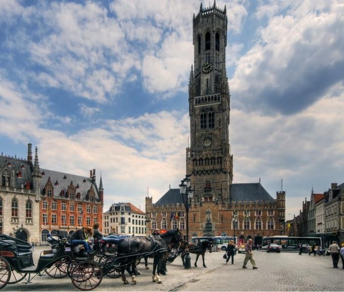 nähtävyydet brugge belgia hämärä kaupungin keskusta belgialainen vohveliperunamuseo