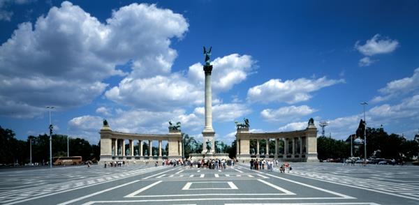 kiertoajelu Budapest nähdä sankareiden aukio