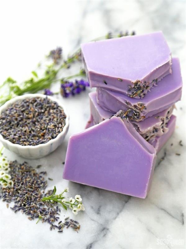 Tee saippua itse laventeli kukkia diy lahjaideoita