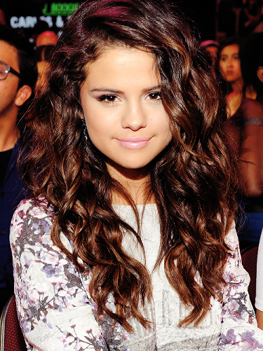 Selena Gomez Curls