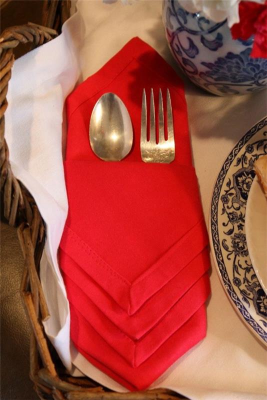 lautasliinat taittaa pöydän koristeluideoita punainen kangas lautasliina