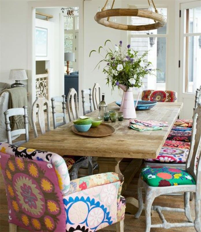 nuhjuiset tyylikkäät huonekalut boho -tyyliset ruokasali tuolit nojatuolit värikkäitä kuvioita kukkia