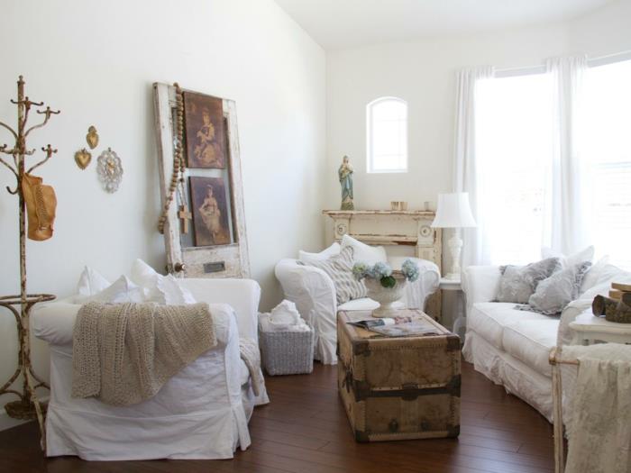 nuhjuinen tyylikäs olohuone ideoita valkoiset huonekalut kattaa sohvapöytä vanha rinta