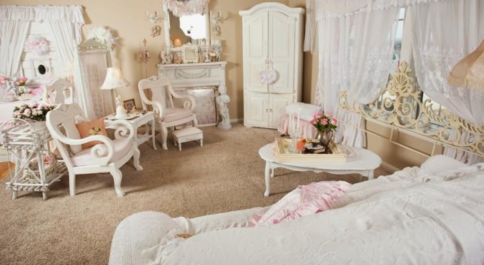 nuhjuinen tyylikäs valkoinen vaatekaappi vintage nojatuoli sohvapöytä valkoinen syvä nukka matto beige