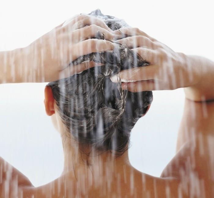 Shampoo tekee luonnollisesti päänahasta hellävaraisen