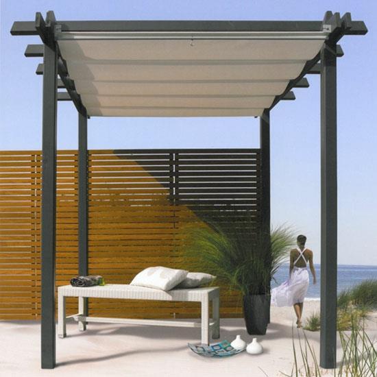 Yksityisyyden suoja puutarhassa - suoja tuulelta ja auringolta Tietenkin yksityisyysnäyttö puutarhan varjossa luovuttajaseinä