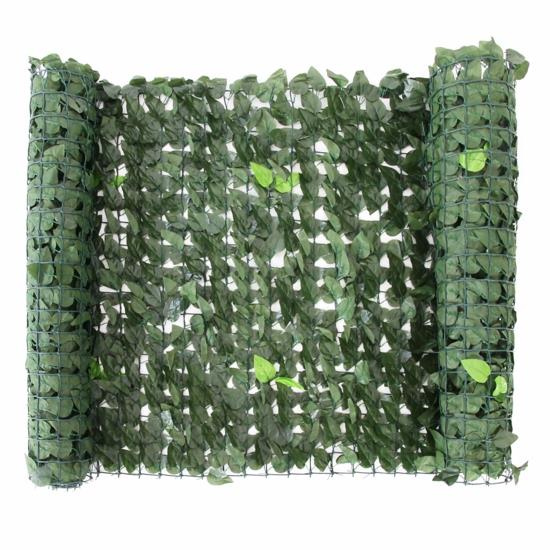 Yksityisyyden suoja puutarhassa - luonnollinen vaikutus Yksityisyyden suoja puutarhan varjossa luovuttajan seinän illuusiossa