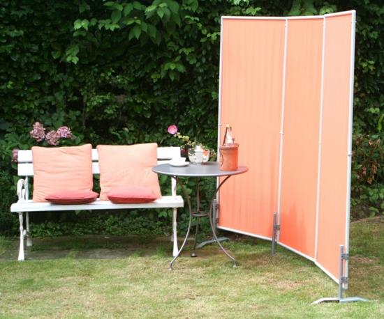 Yksityisyyden suoja puutarhassa - kulissien takana Yksityisyyden suoja puutarhan varjossa luovuttajan seinässä