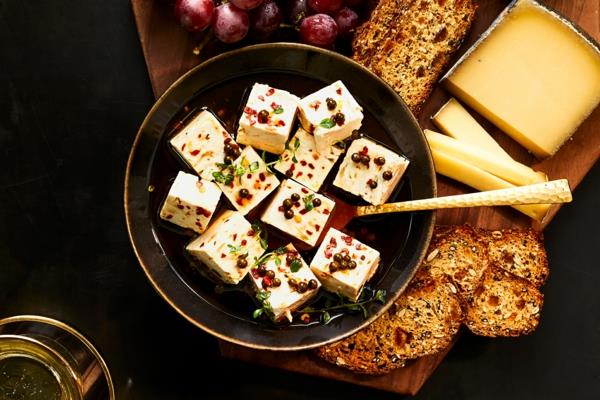 uudenvuodenaaton menu fetajuusto mausteilla
