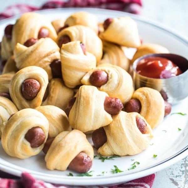 uudenvuodenaaton menu Rapeat makkarat lehtitaikinaan uudenvuodenaaton menu