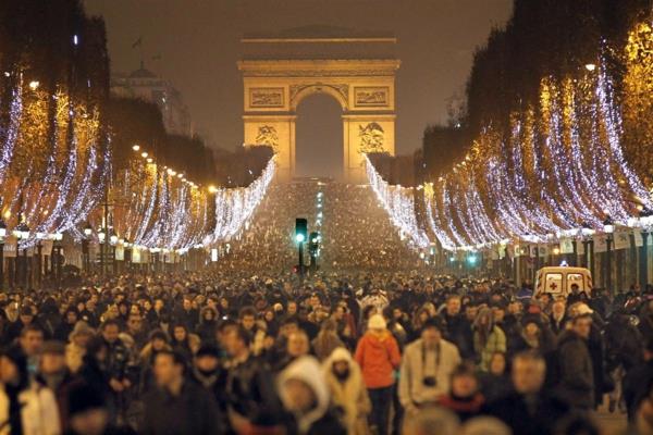 uudenvuodenaaton matka pariisi juhlallisesti champs elysees