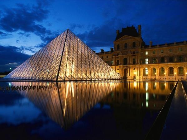 uudenvuodenaatto-paris-le-louvre