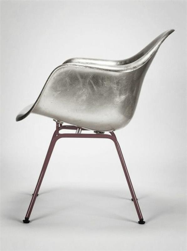 Skandinaaviset huonekalusuunnittelijan tuolit Eames Molded Plastic Chair