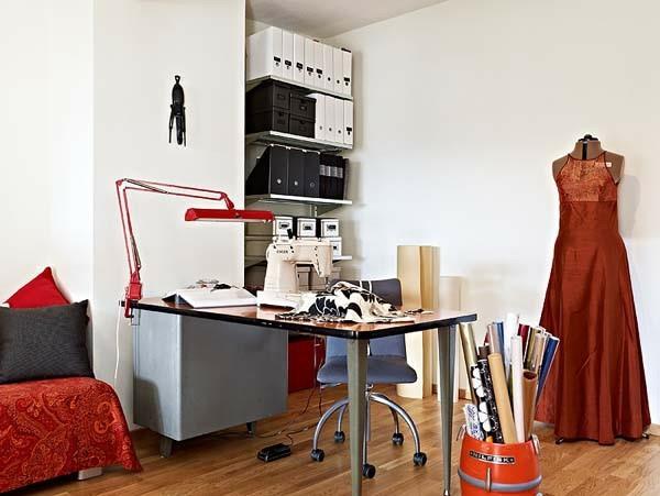 kirjoituspöytä idea talo naiset pukeutuvat punaiseksi värikkäiksi