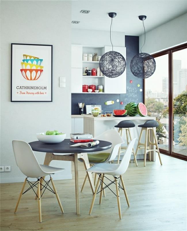 Skandinaavinen muotoilu ruokasalissa, pyöreä ruokapöytä ja mukavat tuolit