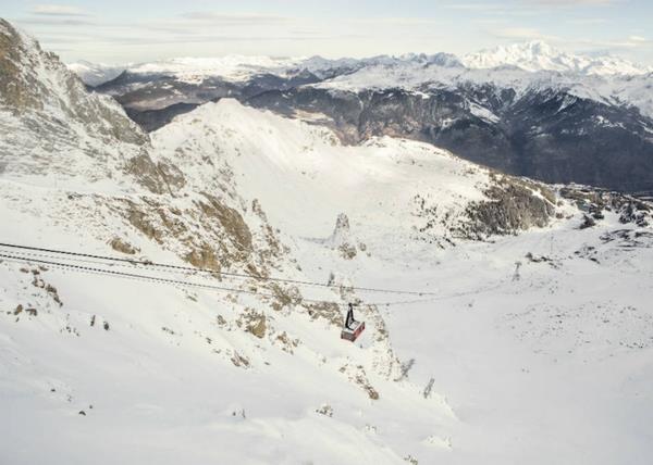 skihotel-luksus-köysirata-alppi-lumi