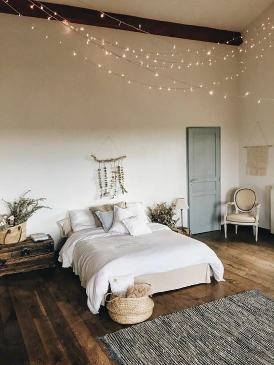 hitaasti elävä boho -tyylinen makuuhuone puristinen