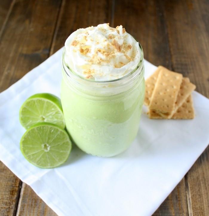 smoothie-banaanilla ja limetillä