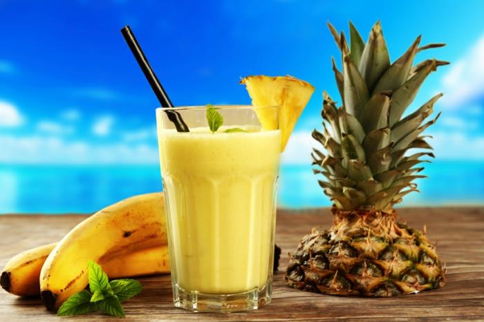 smoothie -reseptit karibian ananas banaani omena kiivi