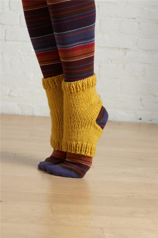 sukat neulovat värikkäitä sukkia oikeisiin hihansuihin