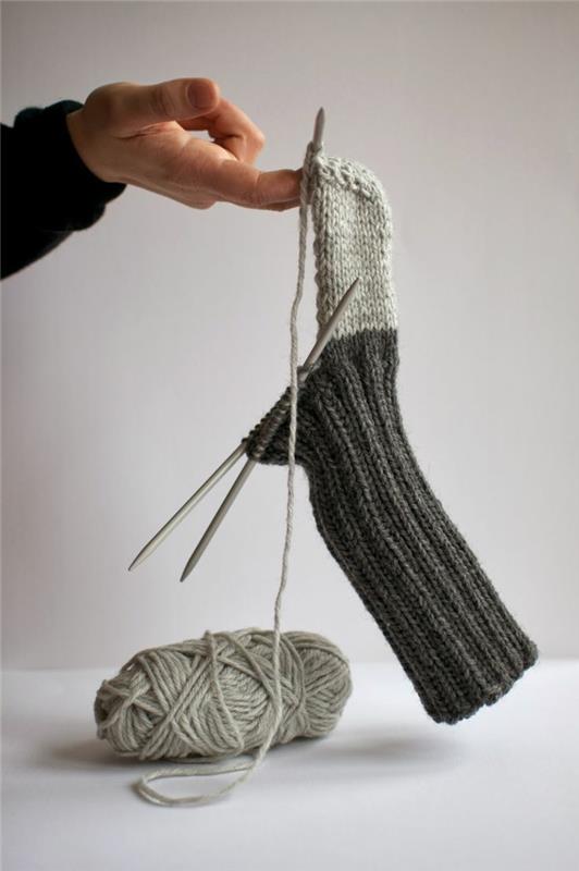 sukat neulominen värikäs sukat neulominen harmaa puoli valmis