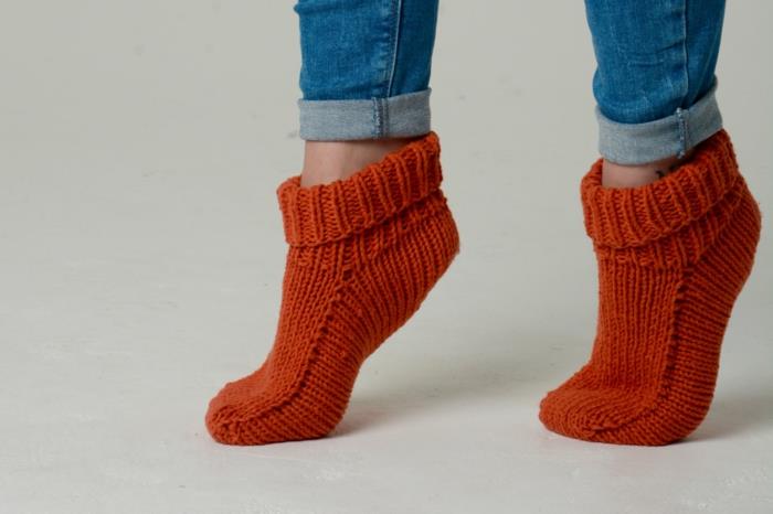 kantapää neulonta värikäs sukat neulominen tossut