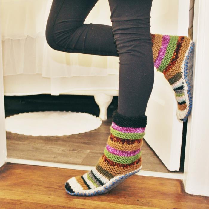 kantapääneulonta värikkäät sukat neulomalliset jooga -sukat, joissa on pohja