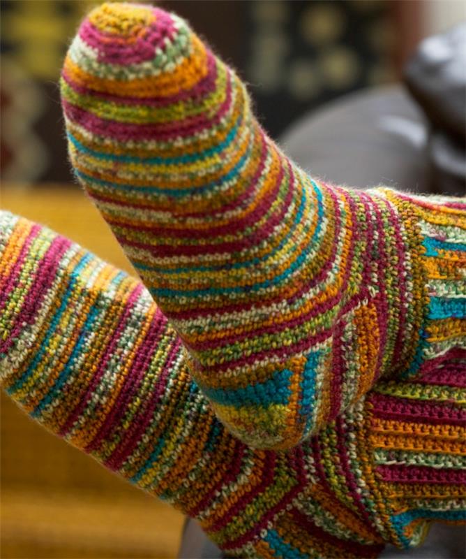 kantapää neulottu värikäs sukka neulomalli jooga sukat lämmin