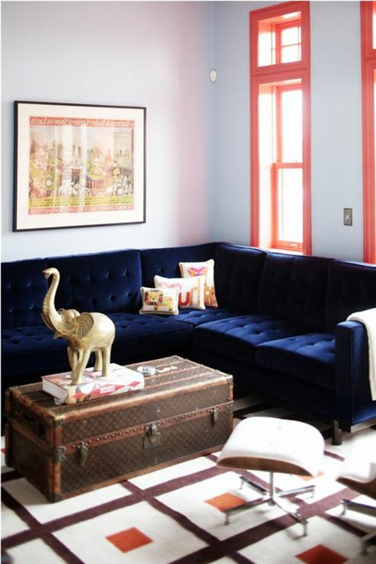 sohva sininen kulmasohva vintage sohvapöytä vaaleat seinät
