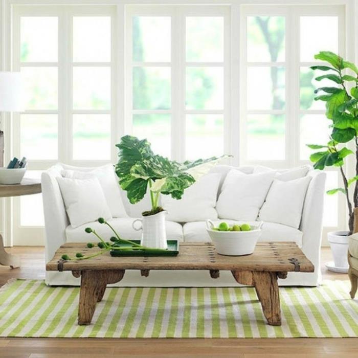 sohva valkoinen maalaismainen sohvapöytä raita matto vihreä aksentti