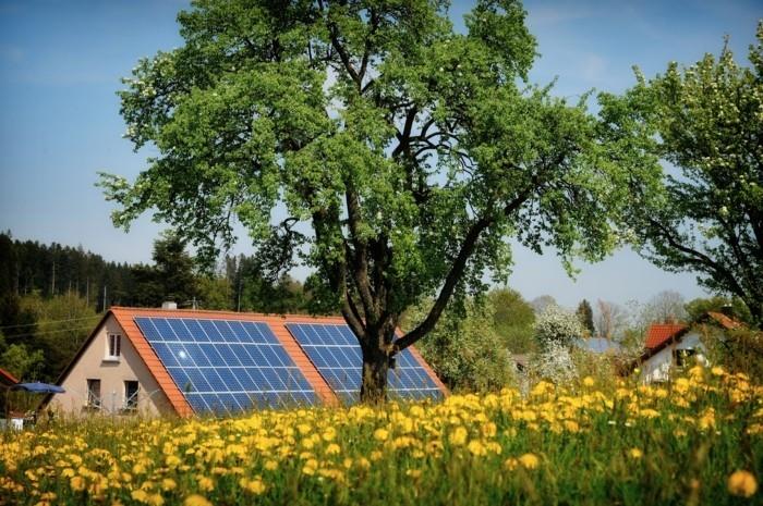 aurinkokunnan aurinkosähkö säästää energiaa oeko sähköä