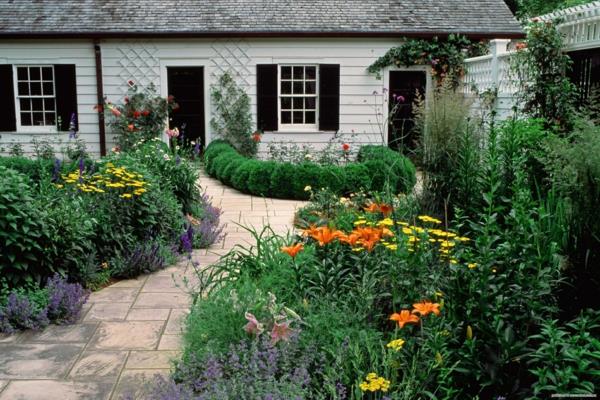 kesäkasvit liljat englanti puutarha puutarhatalo jalkakäytävä kiinnitä puutarhalaatat
