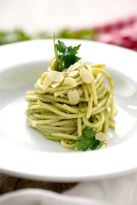 spagettipesto persiljaa