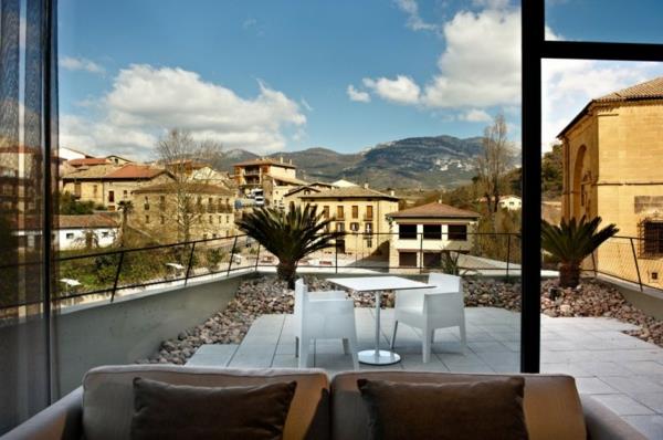 Espanjalainen hotelli Viura designhouses oma terassi