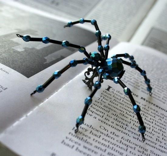 tee hämähäkki lasihelmistä