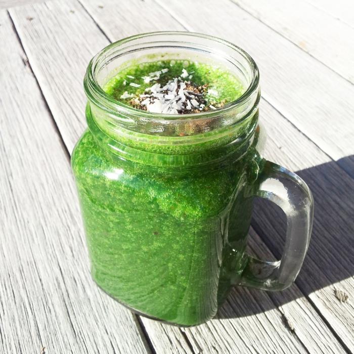 spirulina levät terveet smoothiet kookos