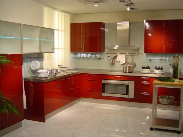 pesualtaat keittiökalusteille punaiset kiiltävät tekstuurit modernit