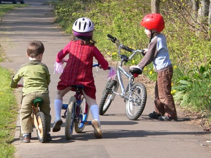 urheilu lapsille pyöräily pienet lapset