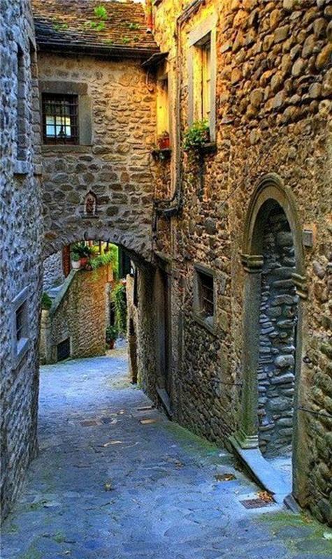 matkakohteet eurooppa pontremoli toscana italia