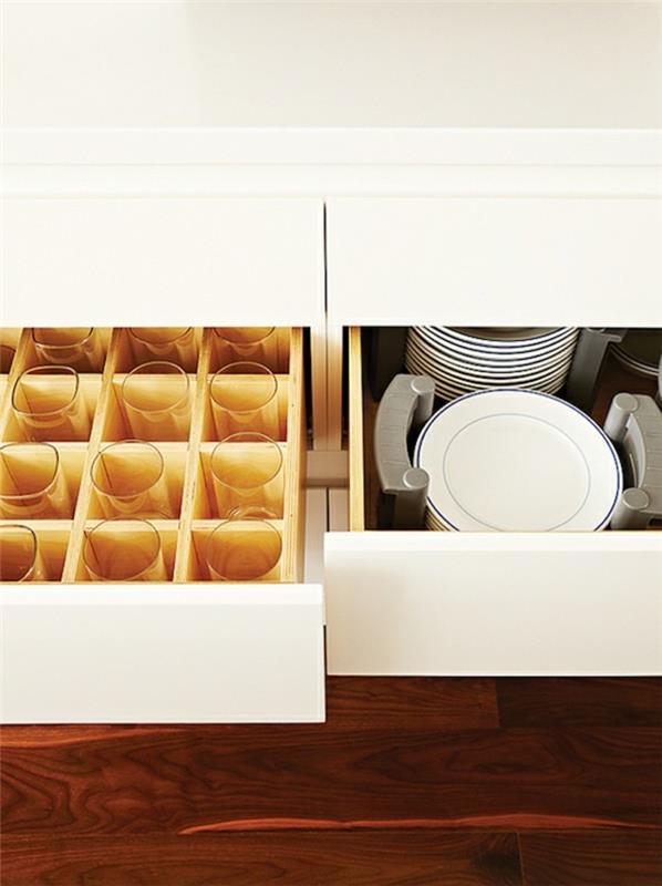 Säilytystilaa ideoita modernissa keittiössä useita kaappeja kaikille astioille