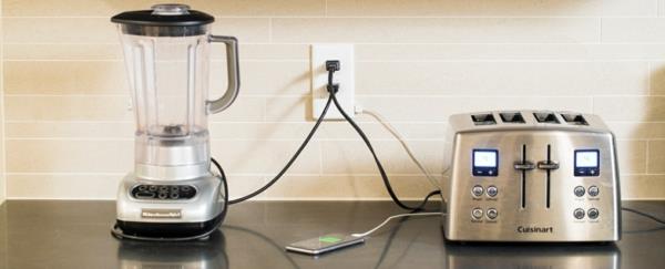 pistorasia ja USB -laturi SnapPower -keittiökoneet