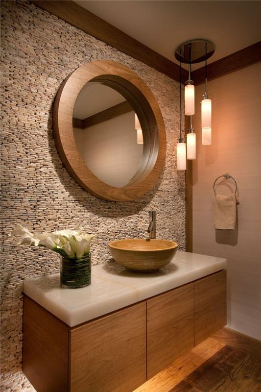 kiviseinä kylpyhuone suunnittelu pyöreä seinä peili kukkia
