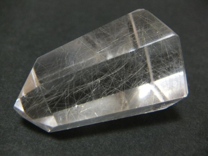 Tähtimerkki jalokivet, jotka tarkoittavat kalliokristallia parantavia kiviä
