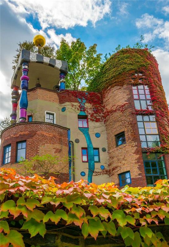 Itävaltalainen taiteilija Friedensreich Hundertwasserin arkkitehtuuri